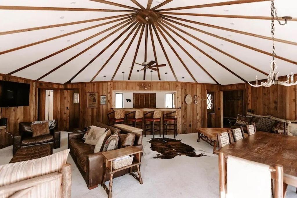 Cabin With Treehouse Views, 3 King Beds, 4 Bunks, And Large Hot Tub! Gatlinburg Exterior photo
