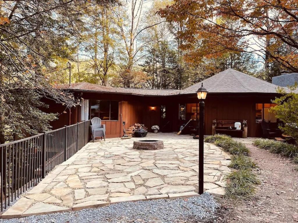 Cabin With Treehouse Views, 3 King Beds, 4 Bunks, And Large Hot Tub! Gatlinburg Exterior photo