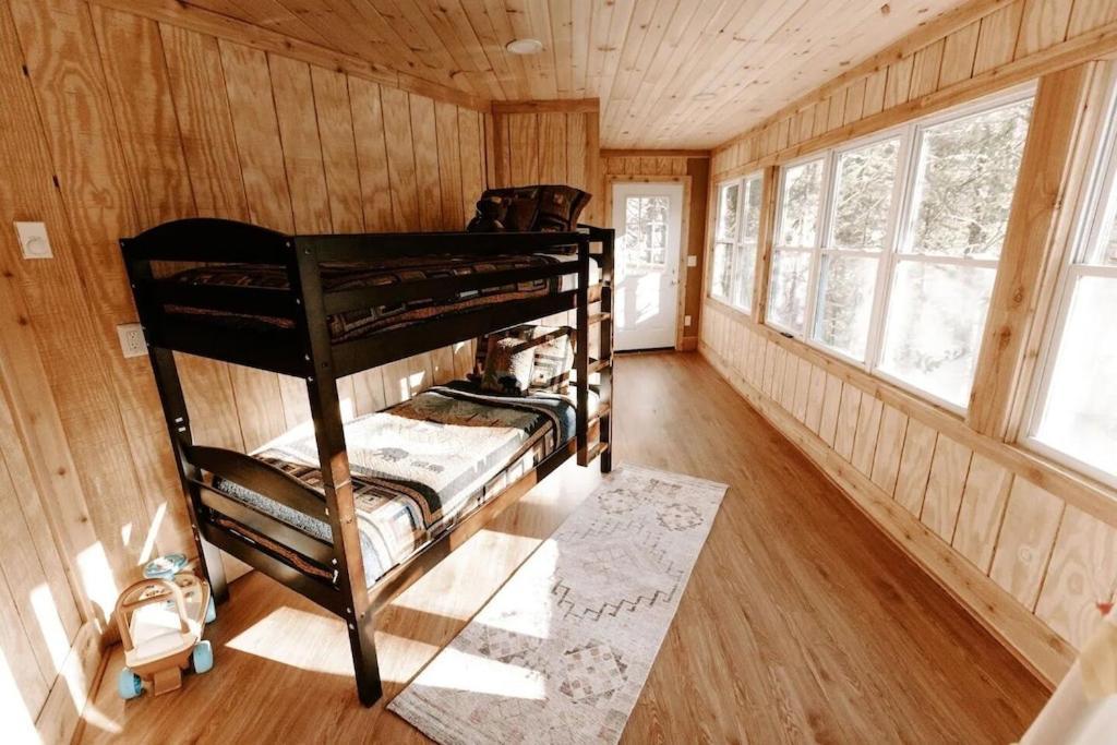 Cabin With Treehouse Views, 3 King Beds, 4 Bunks, And Large Hot Tub! Gatlinburg Exterior photo