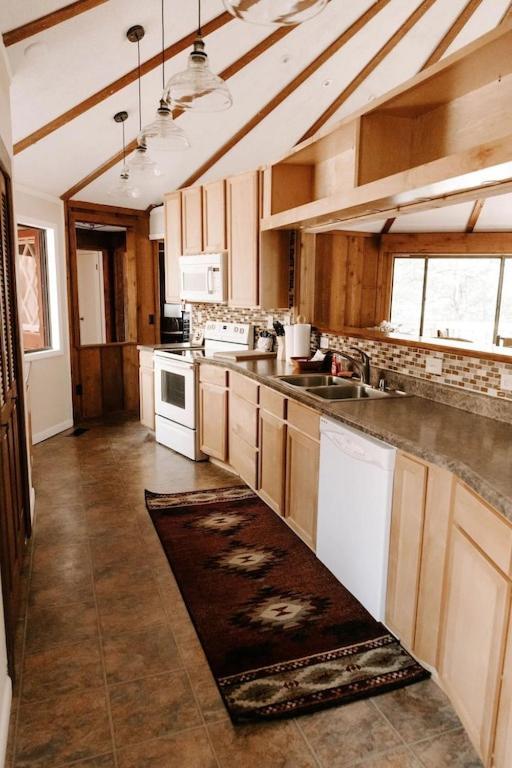 Cabin With Treehouse Views, 3 King Beds, 4 Bunks, And Large Hot Tub! Gatlinburg Exterior photo