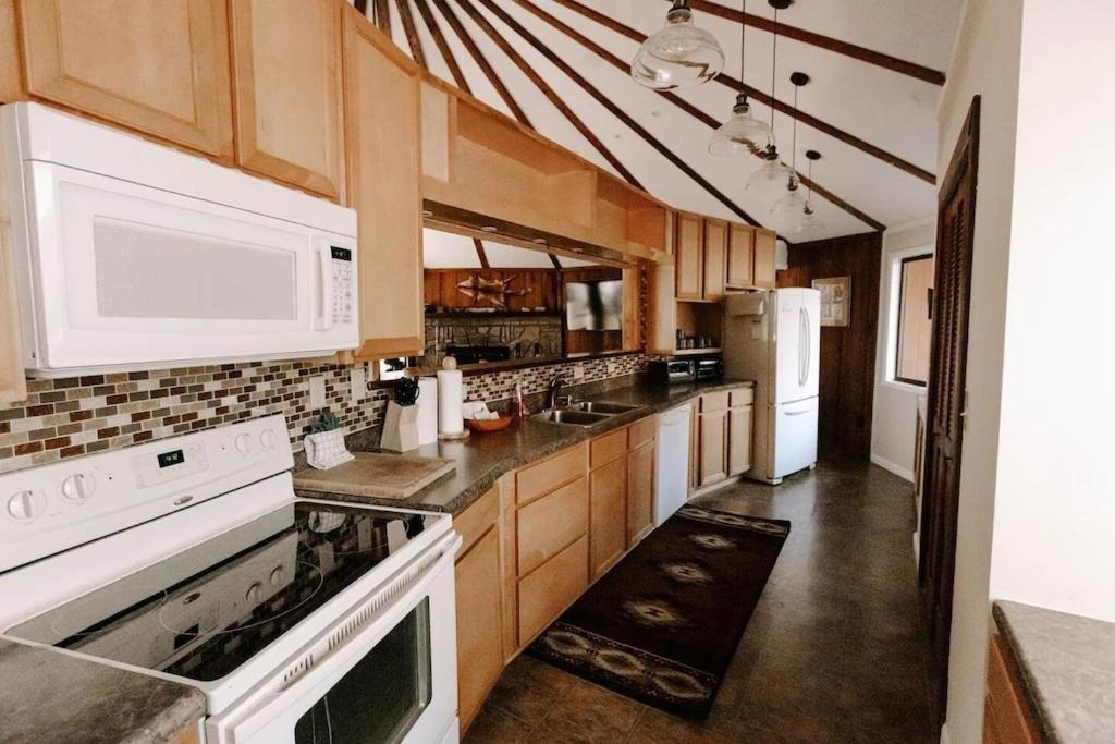 Cabin With Treehouse Views, 3 King Beds, 4 Bunks, And Large Hot Tub! Gatlinburg Exterior photo