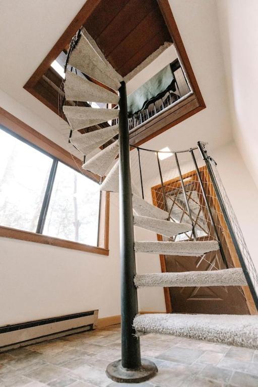 Cabin With Treehouse Views, 3 King Beds, 4 Bunks, And Large Hot Tub! Gatlinburg Exterior photo