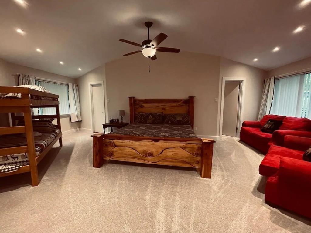 Cabin With Treehouse Views, 3 King Beds, 4 Bunks, And Large Hot Tub! Gatlinburg Exterior photo